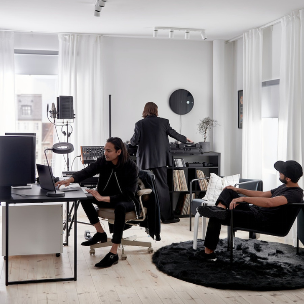 Συλλεκτική σειρά OBEGRÄNSAD σε συνεργασία με τους Swedish House Mafia